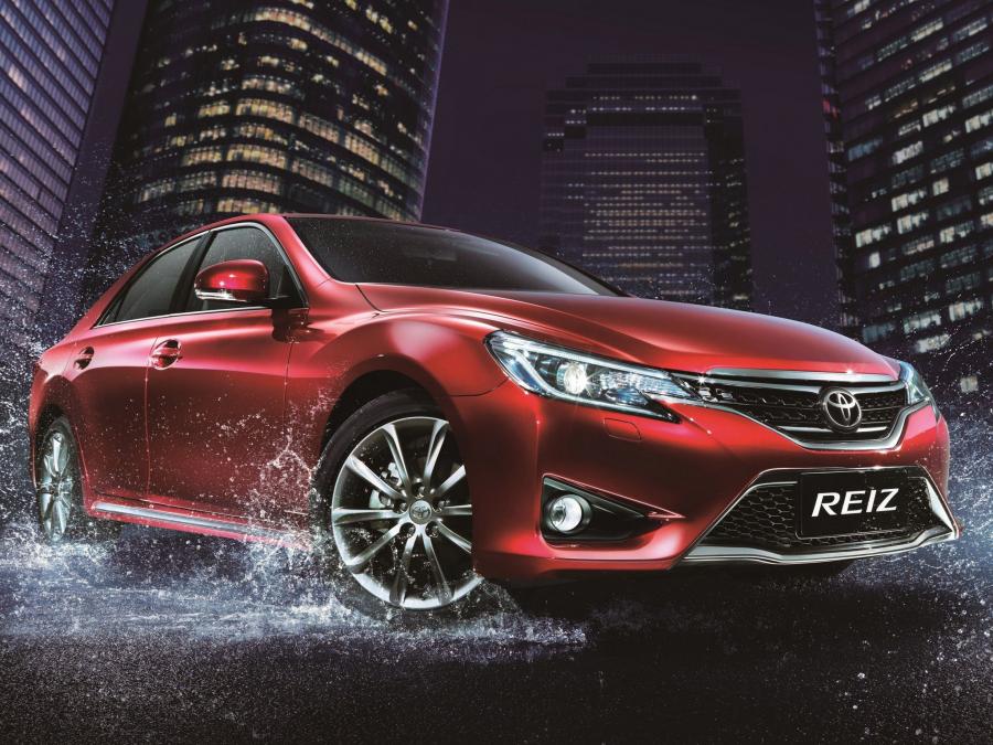  Toyota Reiz 2010 года  (фото 2 из 12)